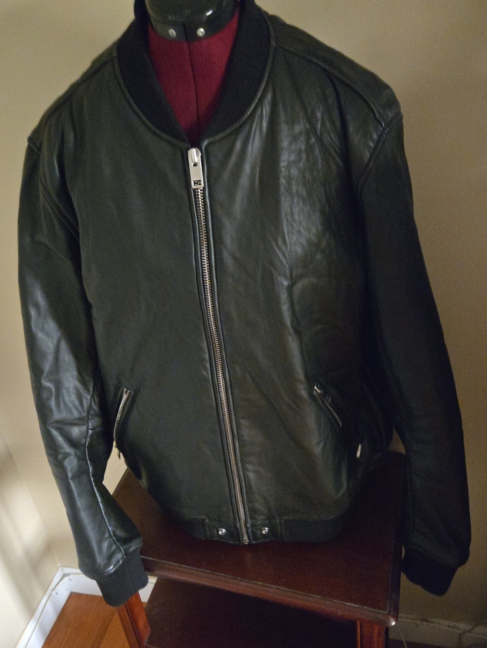 DIESEL Women's Classic Sheepskin Leather Bomber Jacket. Black. XXL.